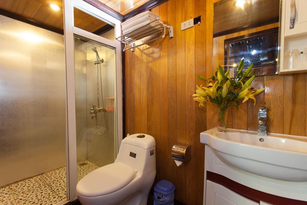 Golden Star Cruise Hotel Nan Giang Bagian luar foto